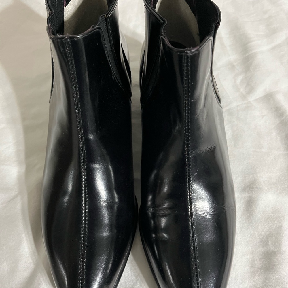 Joan and David women’s ankle boots, black size 9.5.